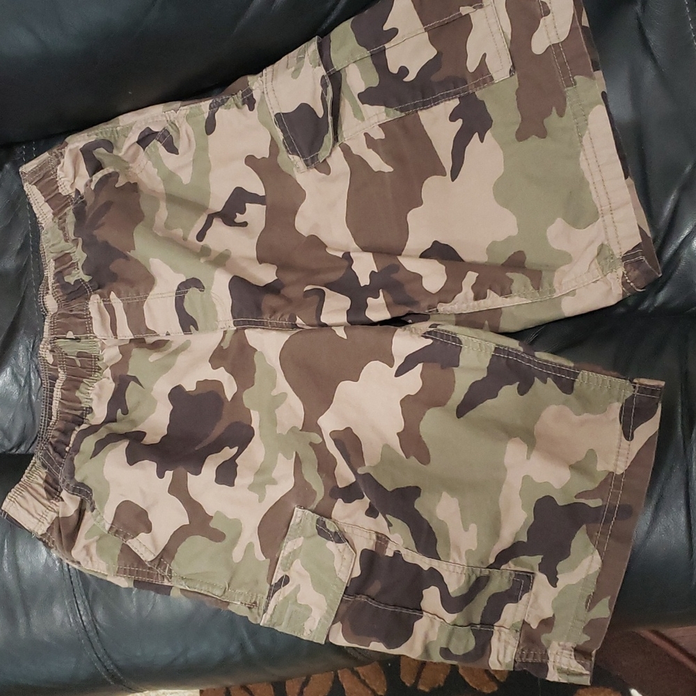 Canyon River Blues Cargo shorts camouflage size 14